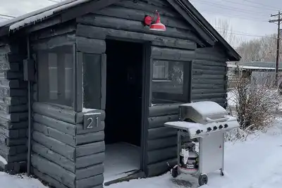 Image de One Room Cabin with Kitchenette
