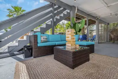 Image de Ocean Oasis | Steps to Beach, Local Charm, Balcony