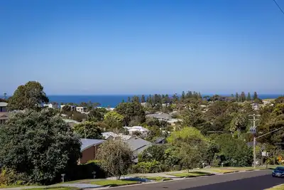 Image de Family-sized home with fantastic views and games room. Soak up the Kiama Breeze!