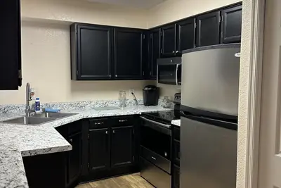 Image de Remodeled cozy condo, close to the Park and airport 1 minute to Stores +