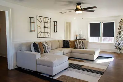 Image de Tranquil 2 bed, Full Kitchen, Craftsman Home