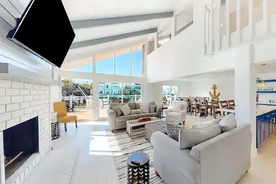 Waterfront home with kayaks, grill, Pac-Man, Ac, balconies, & smart TVs
