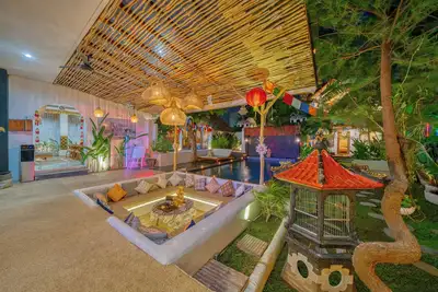 Image de Huge Villa with 2 Pools, 3 Minute Ride Beach