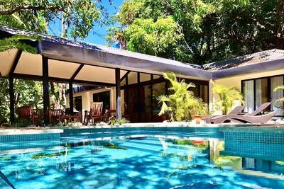 Image de Welcome to Jingle Jangle Jungle - Casa Izquierda - Steps to town and beaches