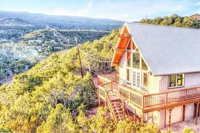 Image de A Mountain Escape with Endless Views