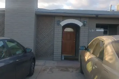 Image de 2 bedrooms. Close to airport and Mall, Park. Bus stop