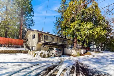 Image de Quiet home near Bass Lake/Yosemite with private deck