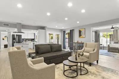 Image de Cheerful Spacious Tempe Fun Home Pool Games Asu