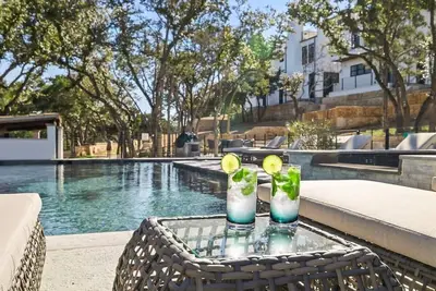 Image de Villa 2 | 2br | Firepit | Pool | Hot tub |Cornhole