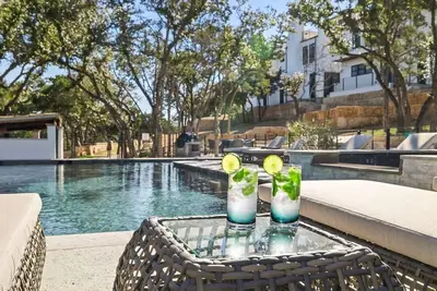 Image de Villa 3 | 2br | Firepit | Pool | Hot tub | Yoga