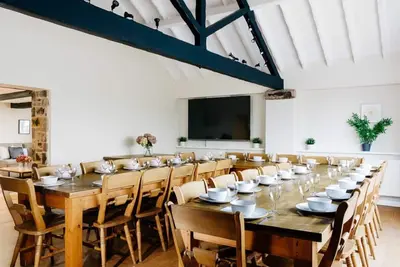 Image de Converted pub, sleeping up to 34 guests. Close to Alton Towers and Ashbourne.