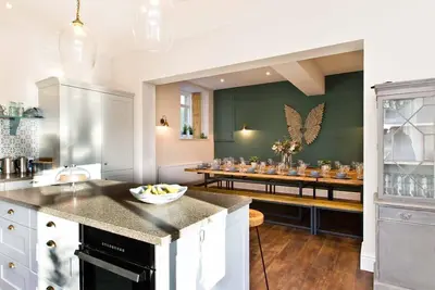 Image de Victorian country house with 9 ensuite bedrooms, nestled in a pretty hamlet