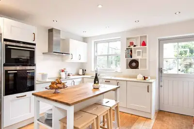 Image de A cosy country cottage in the village of Curbar with amazing views of Curbar Edge