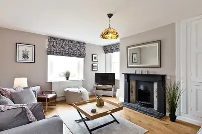 Image de Stylish Farmhouse with stunning views over rolling hills and fabulous games room.