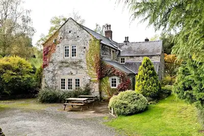 Image de Traditional 5 bedroom stone built farmhouse, near Monsal Trail and Bakewell.