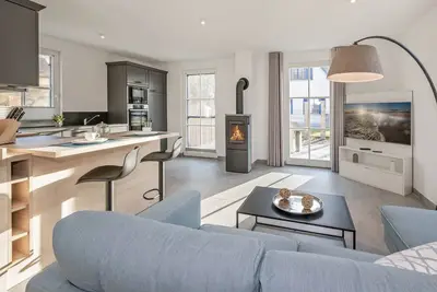 Image de Neu Errichtetes Ferienhaus in Ruhiger Wohngegend mit Parkplatz, Sauna und Wlan