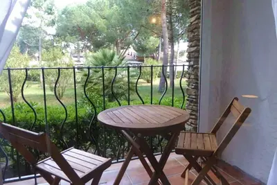 Image de Charmant T2 rénové, proche plage et commerces, balcon, parking, accepte petits animaux