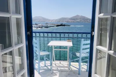 Image de Seafront Naoussa Old Harbour studio Casa Keto with view of the Venetian port!