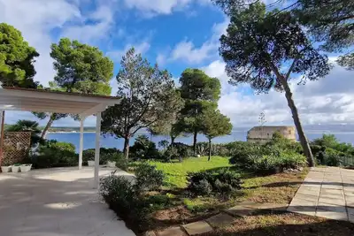 Image de Sea view villa with direct access to the beautiful Lazzaretto cove