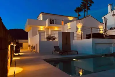 Villa familiale de plage - Piscine privée (chauffée) - 8 pers - Estepona