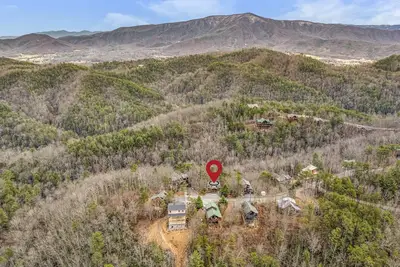 Image de Mountain Views, Hot Tub and Access to Seasonal Outdoor Pool