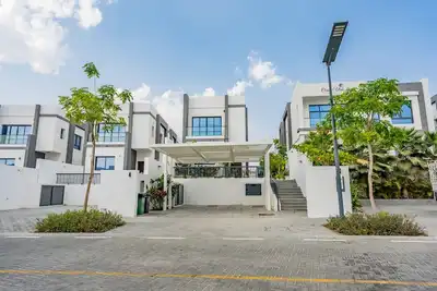 Image de Grand 4br Villa with Chilled/Heated Pool, Al Dana Island Fujairah