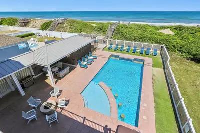 Image de Knot Home -- 16br Of in Corolla with Pool, Elevator, Theater, Game Room and More!