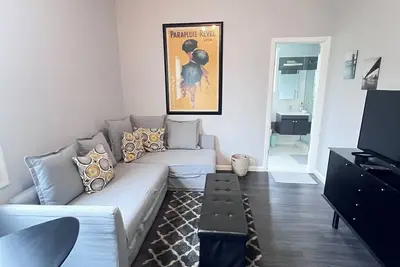 Image de Home away from Home in Livingston Nj\n\n