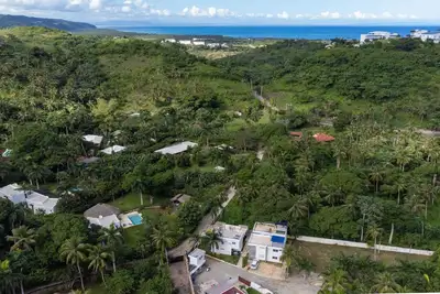 Image de Gated Community Retreat\n15 minutes walk to Coson Bay Beach