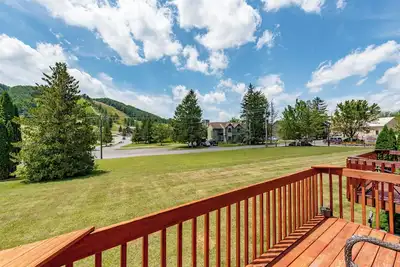 Image de Cozy Townhome w/ Views, Hot Tub & Fireplace