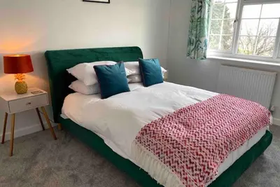 Image de Mendip home with lake views, pet friendly\n\n