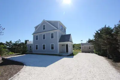Image de 100 Wing Blvd - Luxury Cape Cod Retreat: Private Beach Access, Ocean Views