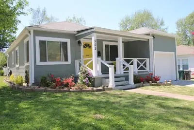 Image de Retro 40s post-war charmer. Downtown Roger