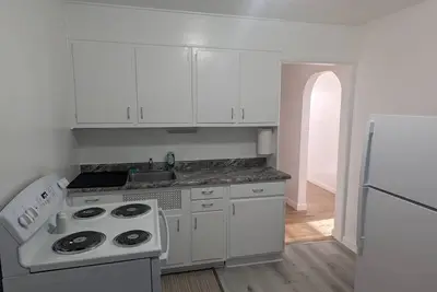 Image de Nestled in the heart of Pierre, shopping & dining near.