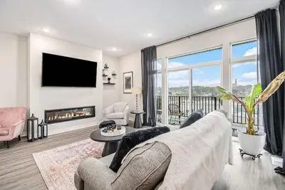 Image de Chic Midtown Unmc Area Luxury Condo sleeps up to 6\n\n