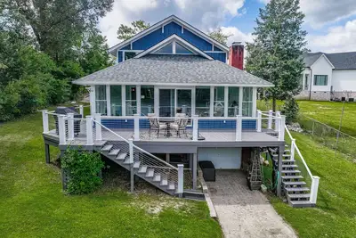 Image de Lakefront cottage with private dock and optional pontoon rental