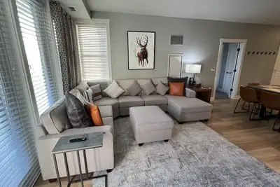 Image de Seneca #209 - Amazing Views and Underground Heated Parking - Yes please! by RedAwning