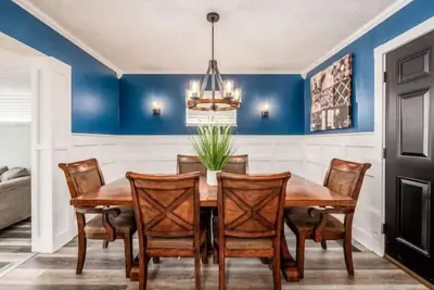 Image de Expansive Private Oasis-  7 Large Bedrooms-3800+ Sq ft & 10 Mins From Downtown!