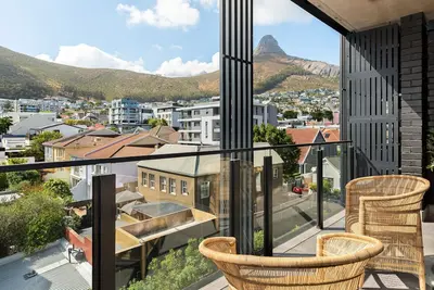 Image de Sea Point Bliss With A Lion's Head View | Pool