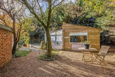Image de Pass the Keys | Delightful Studio in West Ashling