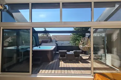 Image de Superbe appartement avec jacuzzi sur terrasse, sauna et hammam proche de Paris