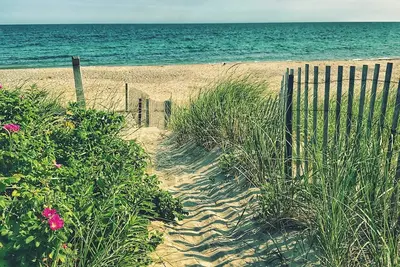 Image de 103 N. Shore Blvd #3- Cozy beach condo w. private path to E. Sandwich Beach