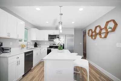 Image de Spacious family friendly work play haven! Ideal for traveling workers! Near Fuse