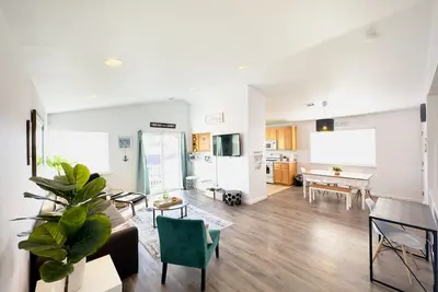 Image de Ocean Vibes with Mountain Scenery and distanced Dune View!