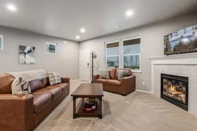 Image de Large Cottage Near Downtown, Beach & Skiing #116