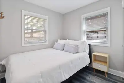 Image de Miller Beach Blue Door By The Shore #2\n