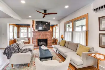 Image de Virginia Retreat w/ Porch & Grill, Near Beaches!