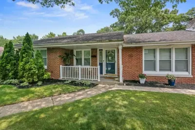 Image de Miller Beach Blue Door By The Shore #3\n