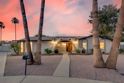 Image de Desert Oasis in Mesa : Poolside & Hot Tub Retreat