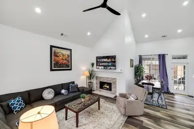 Image de Frisco Resort Style Home with Spa